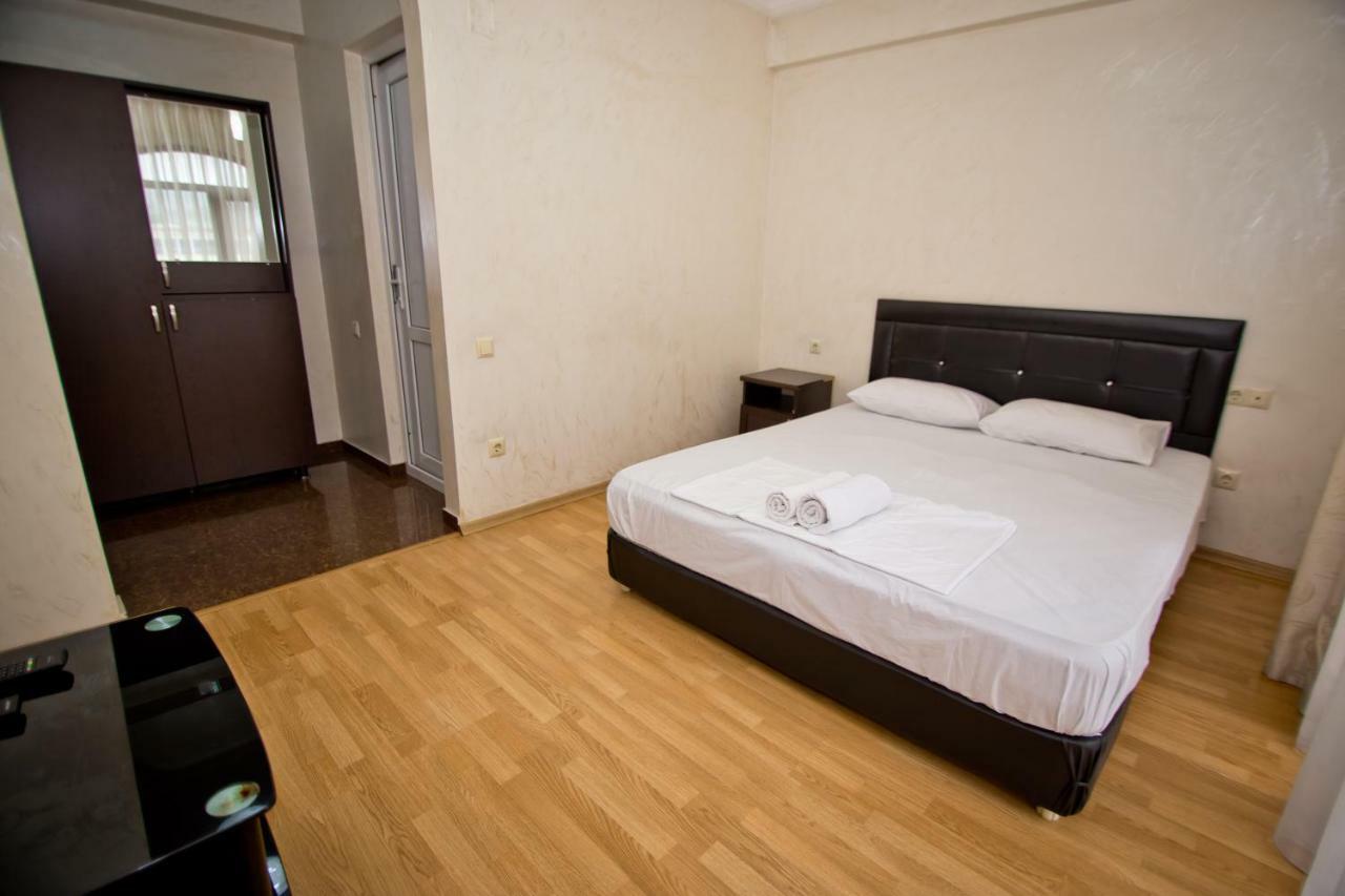 Vizit Hotel Batumi Eksteriør billede