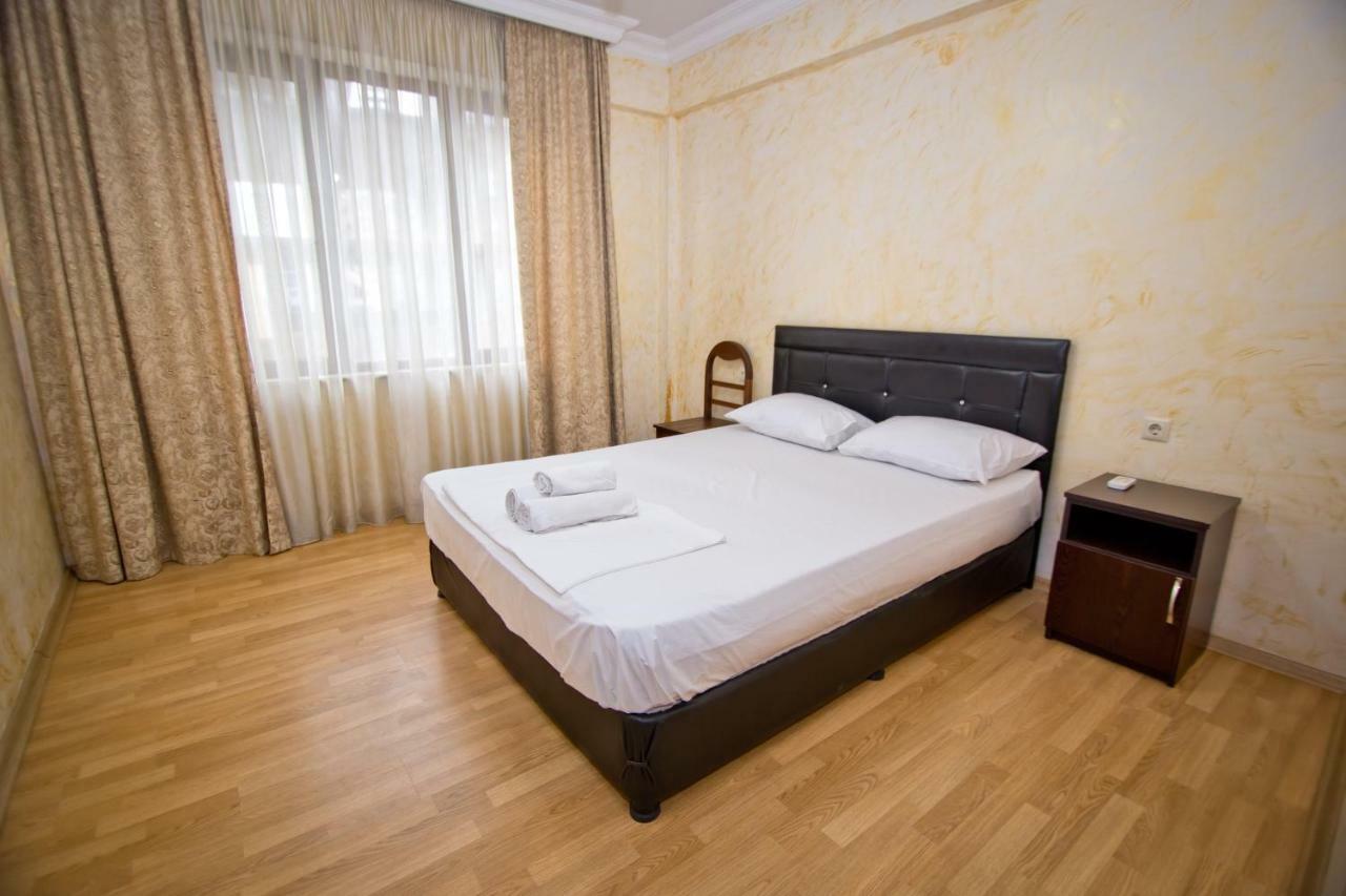 Vizit Hotel Batumi Eksteriør billede