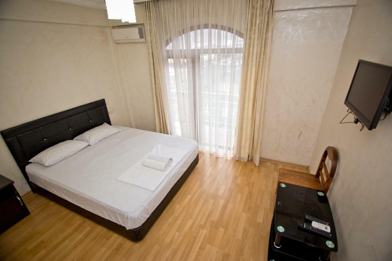 Vizit Hotel Batumi Eksteriør billede
