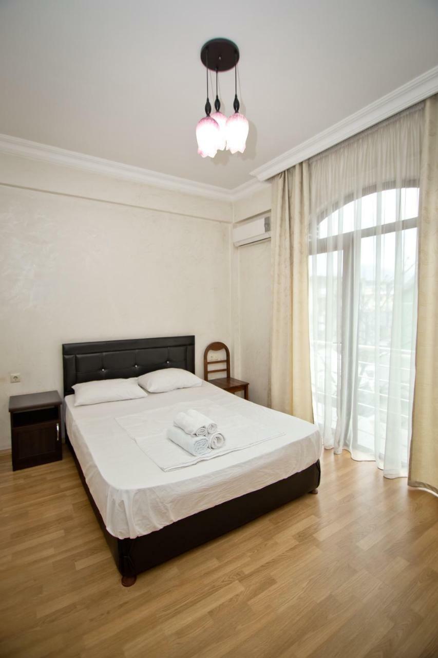 Vizit Hotel Batumi Eksteriør billede